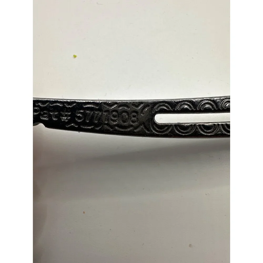 Vintage-Inspired Metal Hair Clip With Beaded‎ Decorative Bracelet Design